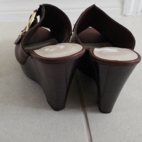 Shoes - Picture 3 of 4